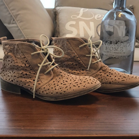 Madden Girl Shoes - 💕5/$25 Madden Girl Taupe Booties